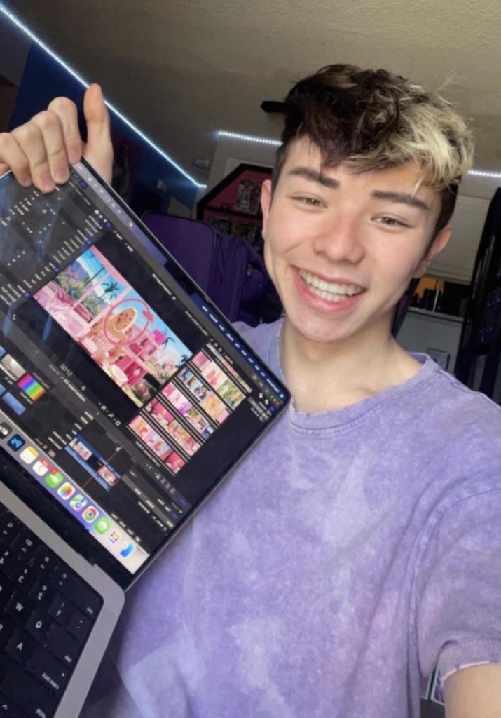 5 Fast Facts about Clawdeena 2 Clawdeena Selfie