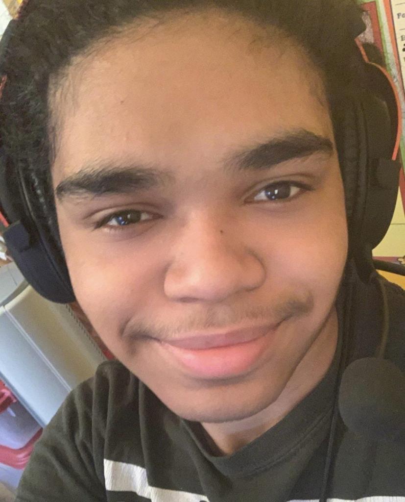 5 Fast Facts about actor Gabriel Silva 2 Gabe Selfie