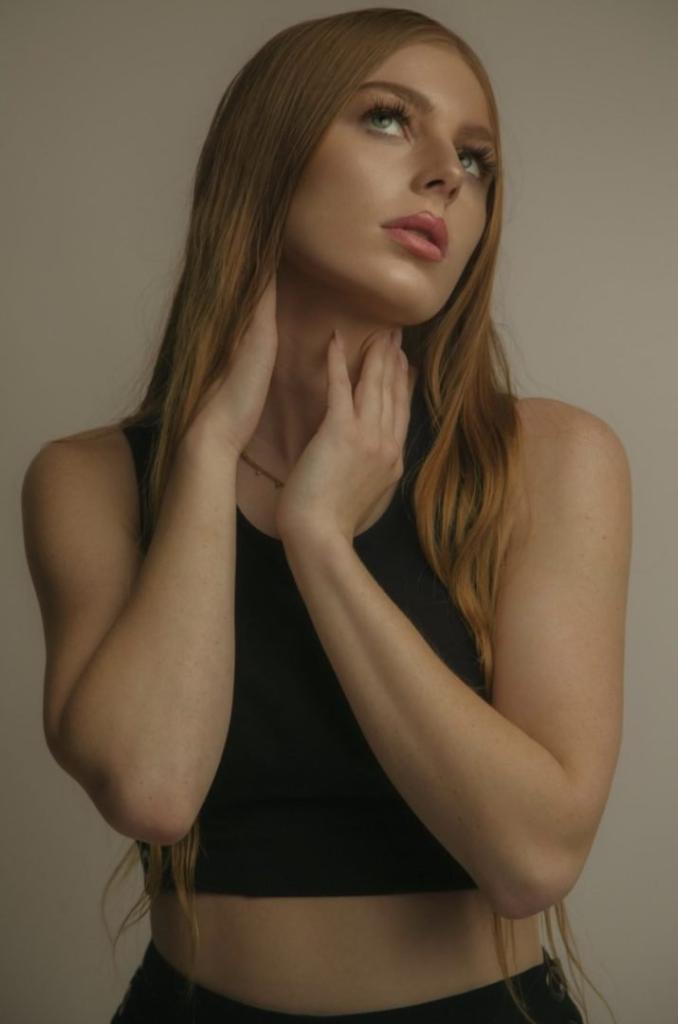 5 Fast Facts about recording artist Hannah Gold 1 Hannah Gold2