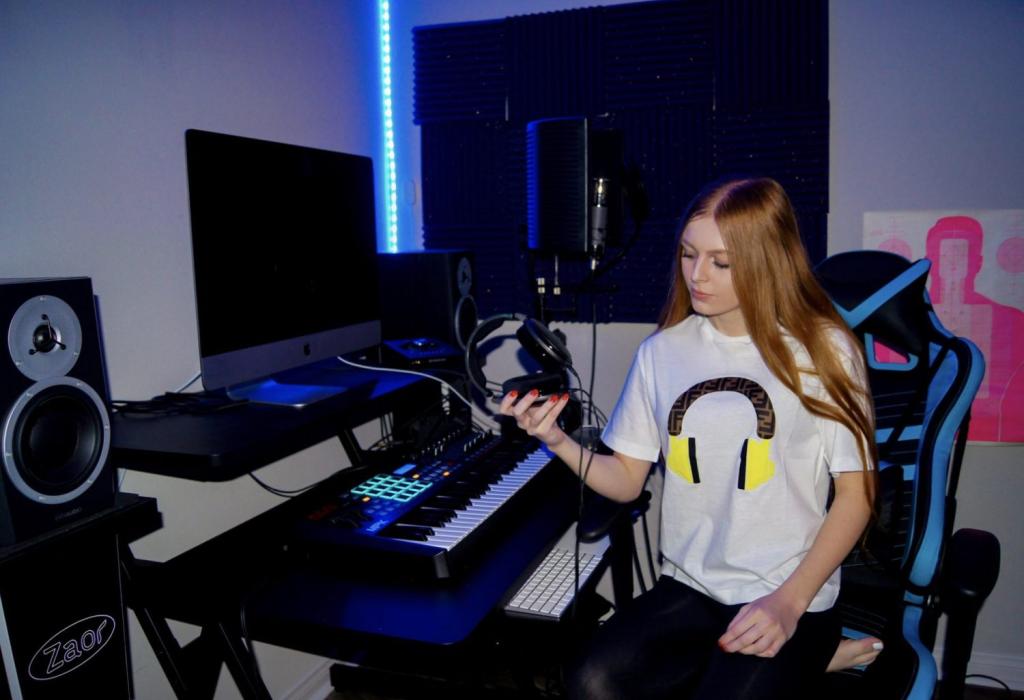 5 Fast Facts about recording artist Hannah Gold 2 Hannah Gold5
