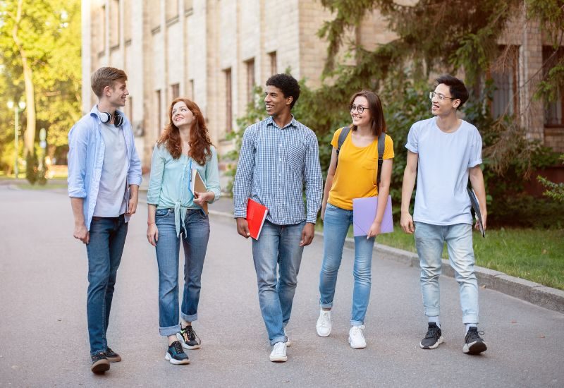 What To Expect From Being a Freshman in College 1 What To Expect From Being a Freshman in College