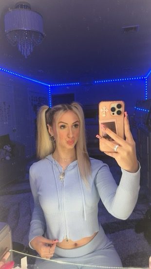 5 Fast Facts about content creator Jordynne Hahn 4 Jordynne Teens Wanan Know Selfie