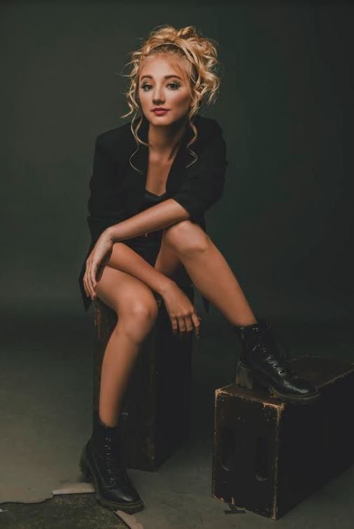 5 Fast Facts about actress Lacey Caroline 1 lacey caroline