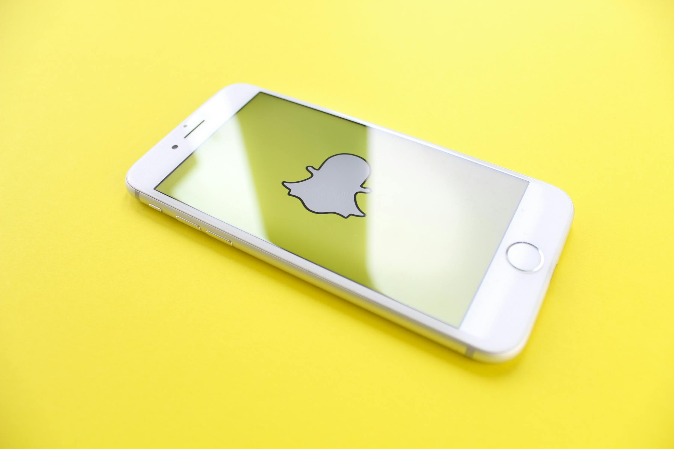 How to View Snapchat Conversation History Without Them Knowing | Step-by-Step Guide 1 pexels photo 2228569