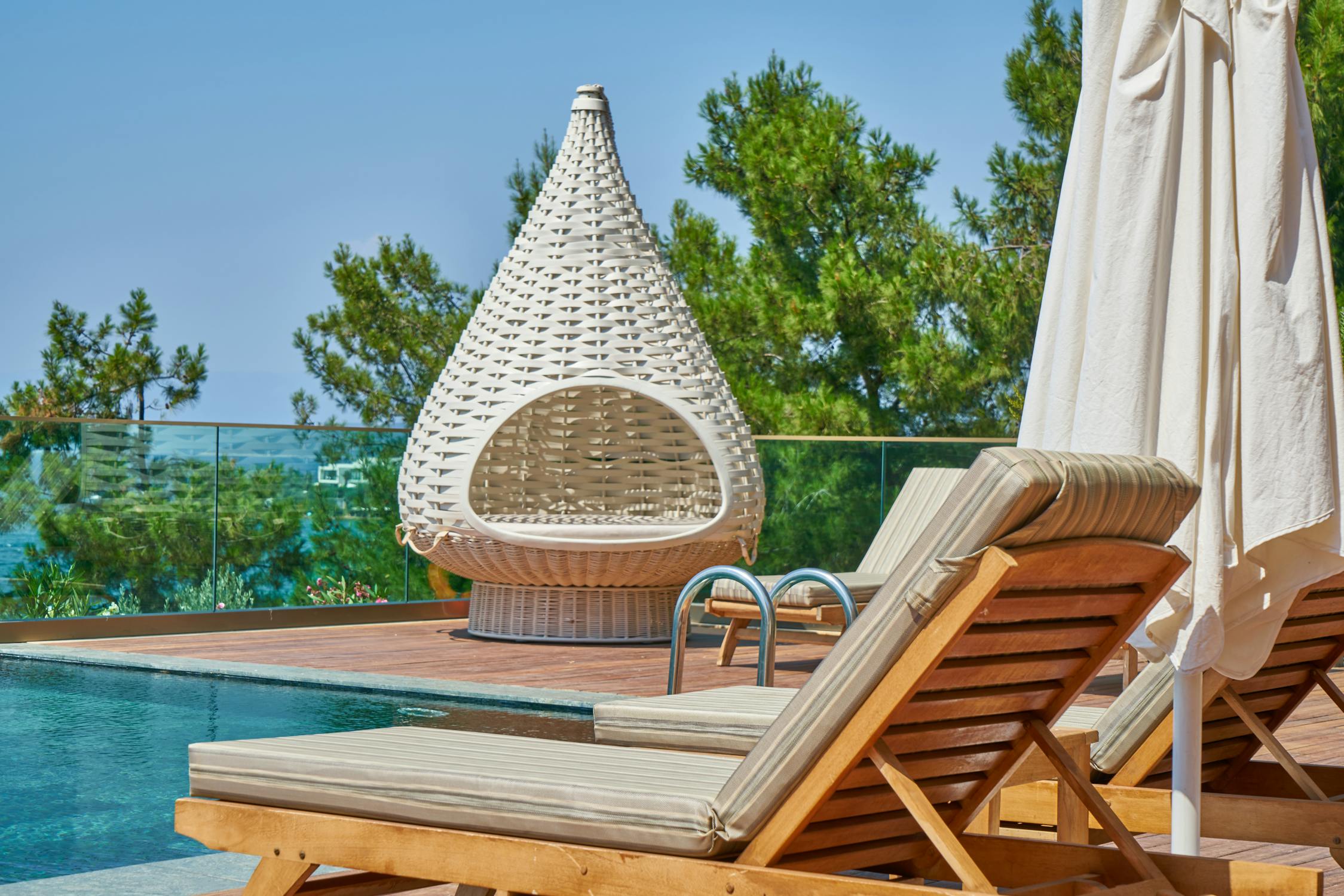 Transform Your Outdoor Space with Composite Decking Solutions 1 pexels photo 2771921