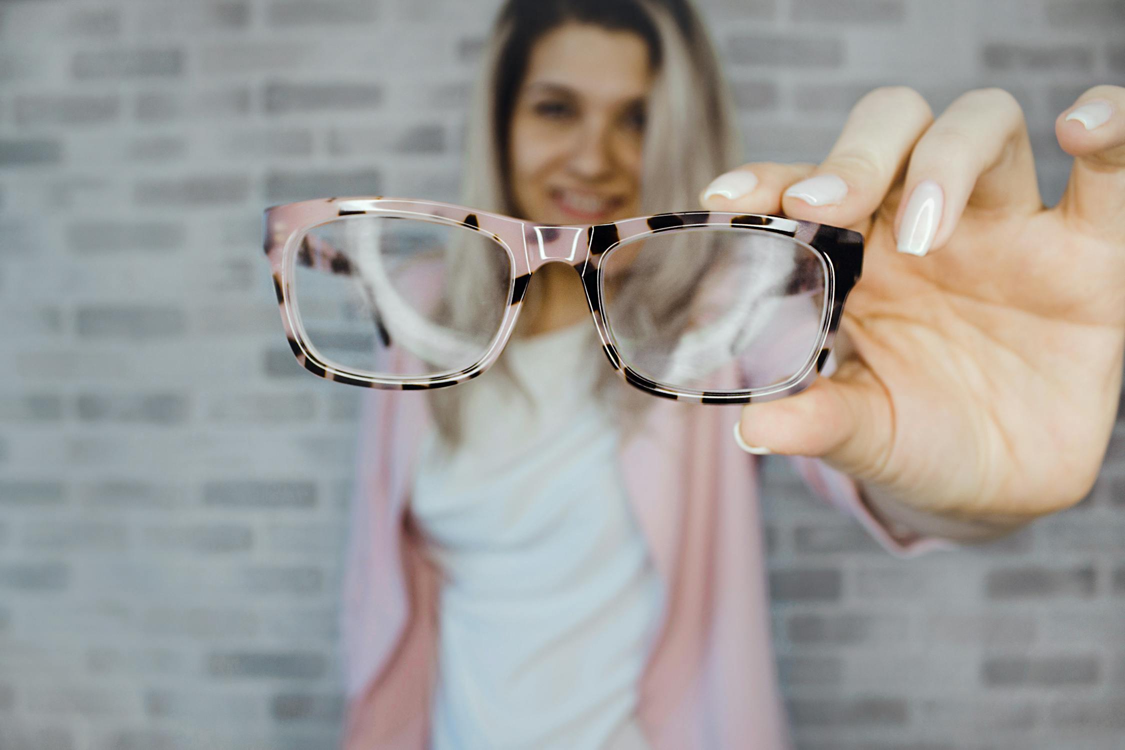 How to Preserve Your Confidence After Getting Glasses 1 pexels photo 975668