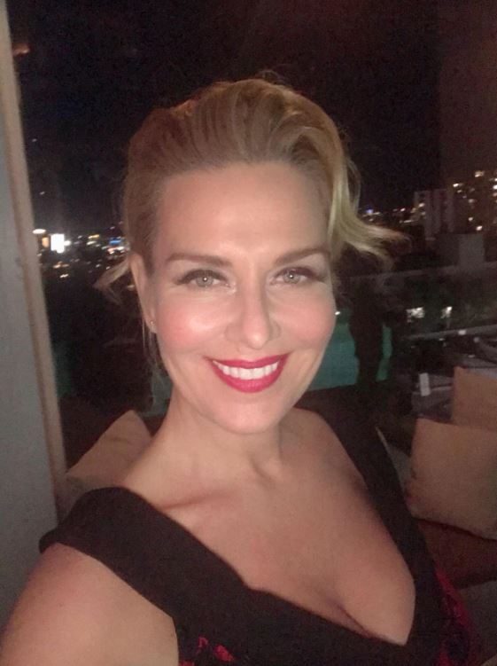 Interview with comedian and actress Sarah J. Halstead 4 sarah halstead selfie