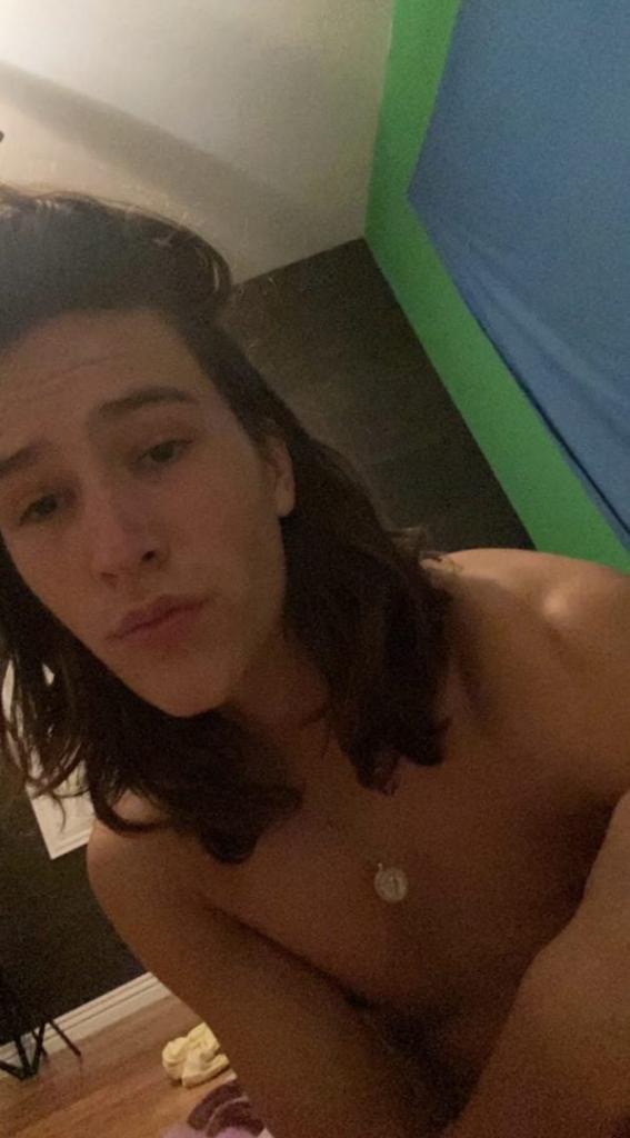 5 Fast Facts about singer-songwriter Taylor McIntosh 2 Screen Shot 2021 08 16 at 10.19.34 PM